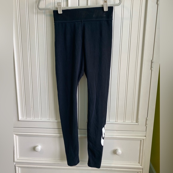 Nike athletic leggings - Picture 1 of 2